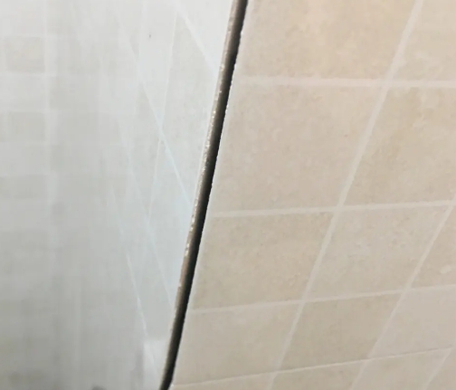 柘城瓷砖空鼓维修公司分享阳台瓷砖脱落的修复过程可以分为以下几个步骤